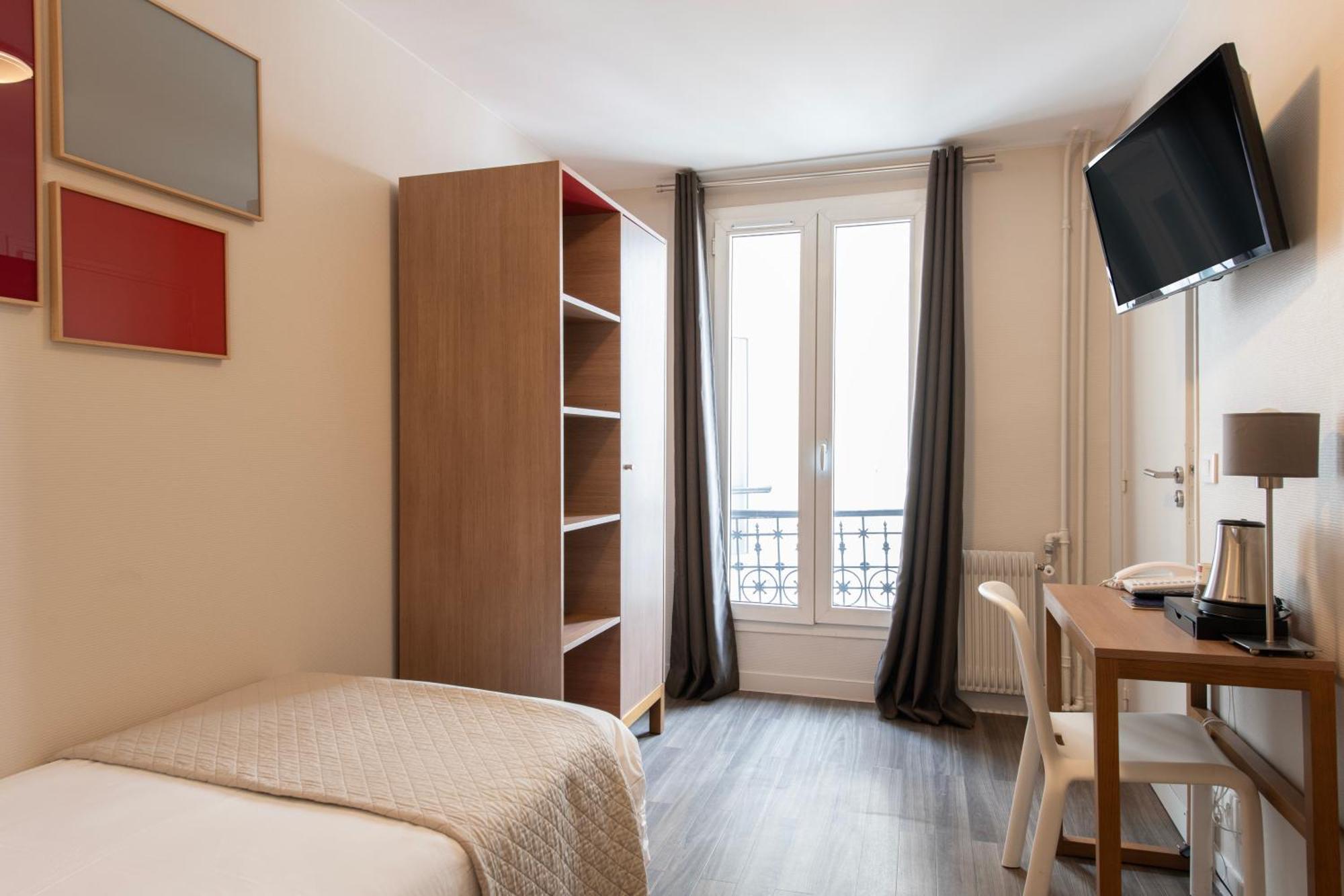 Hotel Est Parigi